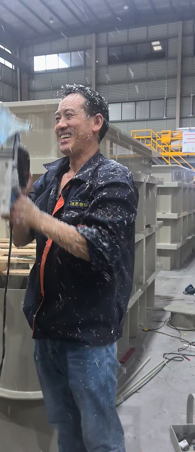 清凉沁心脾 关怀暖人心 —— 瑞思泰环保夏日送清凉，彰显企业人文关怀(图2)