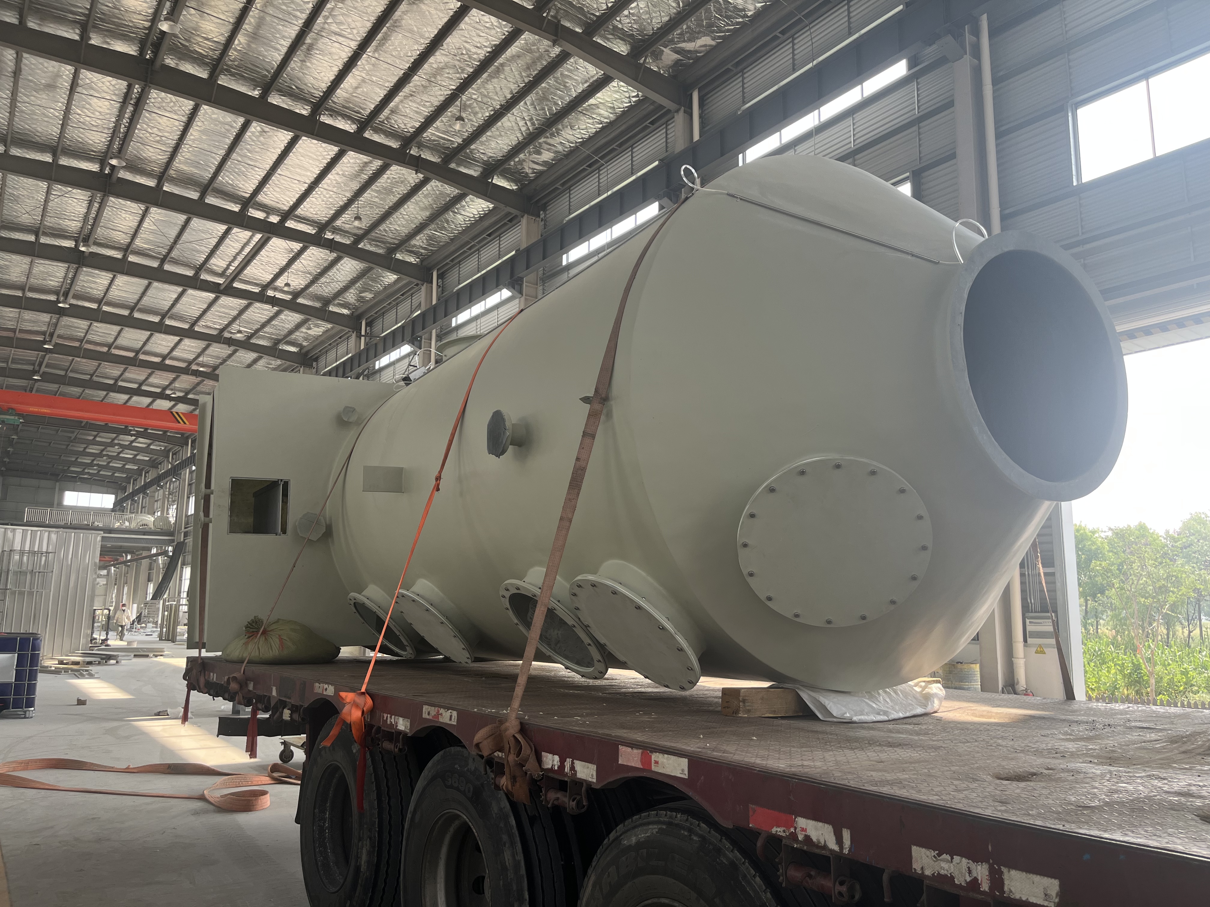 c90e119c2cfa98d9bd7fe0f153b8c69c.jpg 瑞思泰环保:定制化防静电洗涤塔等环保设备顺利发货(图1)
